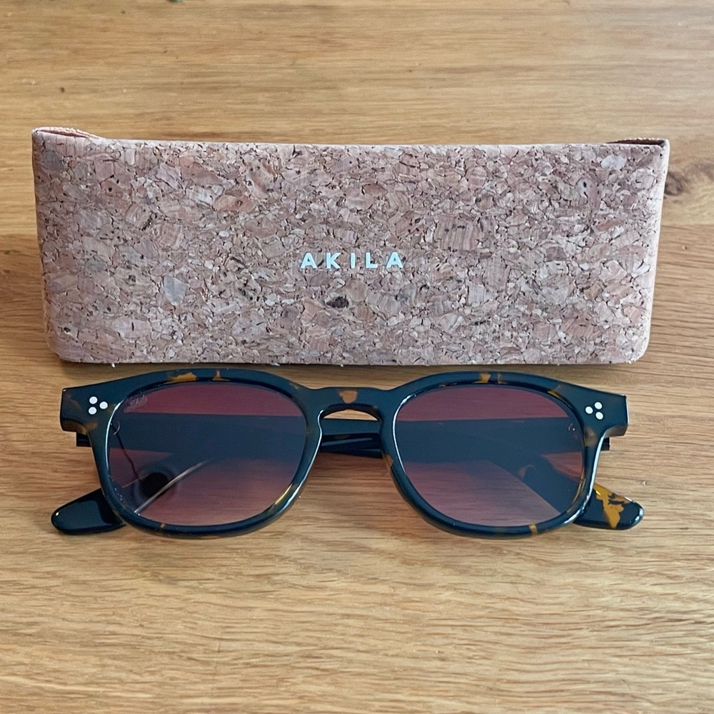 Akila Atria Tortoise Sunglasses – Unisex Round Rectangular Designer Shades